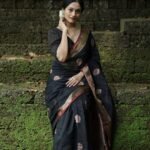 Premium Women's Jacquard Banarasi Silk Saree Ideal for Weddings & Festivals.