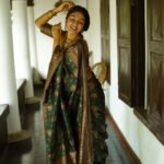 Premium Women's Jacquard Banarasi Silk Saree Ideal for Weddings & Festivals.