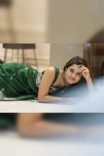 Premium Women's Jacquard Banarasi Silk Saree Ideal for Weddings & Festivals. - Image 4